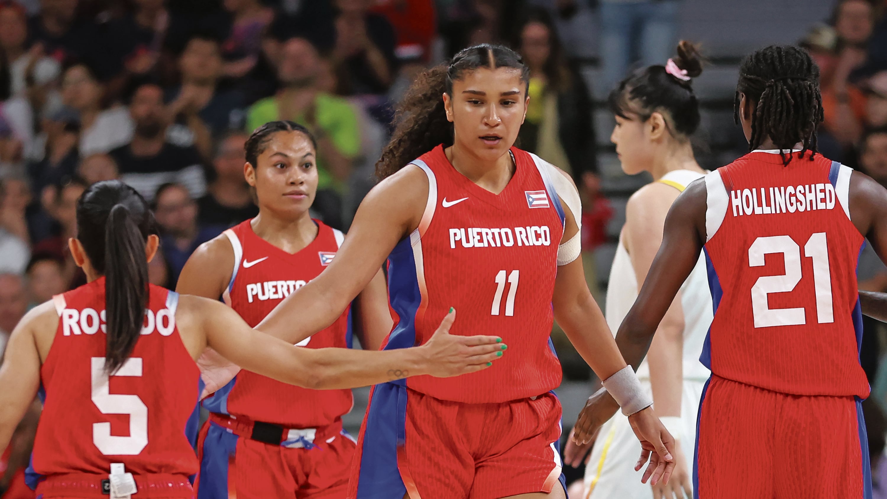 LILLE, FRANCIA – 3 DE AGOSTO: Sofia Roma # 11 del Equipo de Puerto Rico celebra durante la Fase de Grupos Femenina - Grupo A entre el Equipo de la República Popular China y el Equipo de Puerto Rico en el octavo día de los Juegos Olímpicos París 2024 en el Stade Pierre Mauroy en agosto 3 de marzo de 2024 en Lille, Francia. (Foto de Gregory Shamus/Getty Images)
