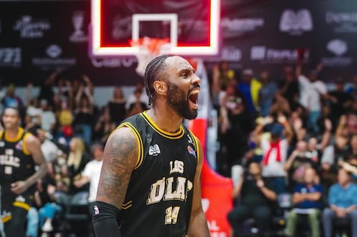 Remontada Gigante en el Mangual deja pegao’s a los Vaqueros de Bayamón 77-76