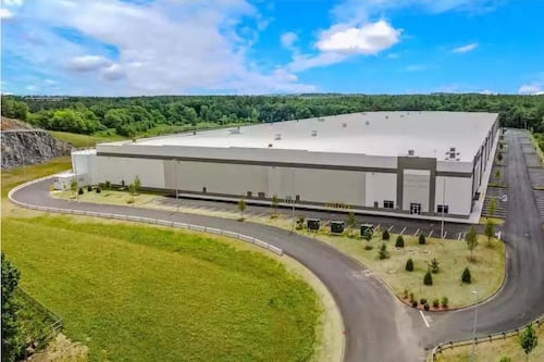 Rechazan plan de Trump para convertir almacenes en centros de detención de migrantes