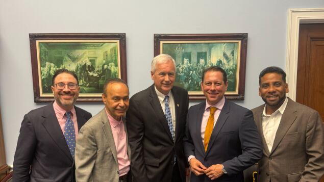 El excandidato a la gobernación en reunión en el Congreso.