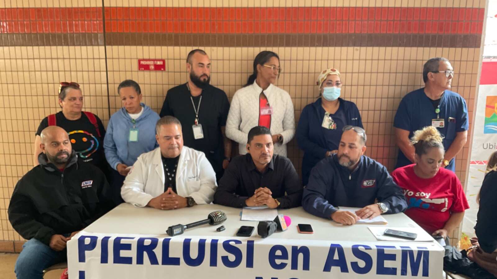 La Unión de Trabajadores de Centro Médico reclaman por mejores condiciones laborales.