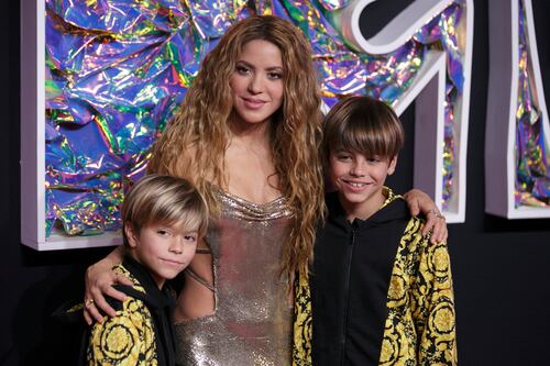 Shakira y sus hijos paralizan la alfombra de los MTV Video Music Awards