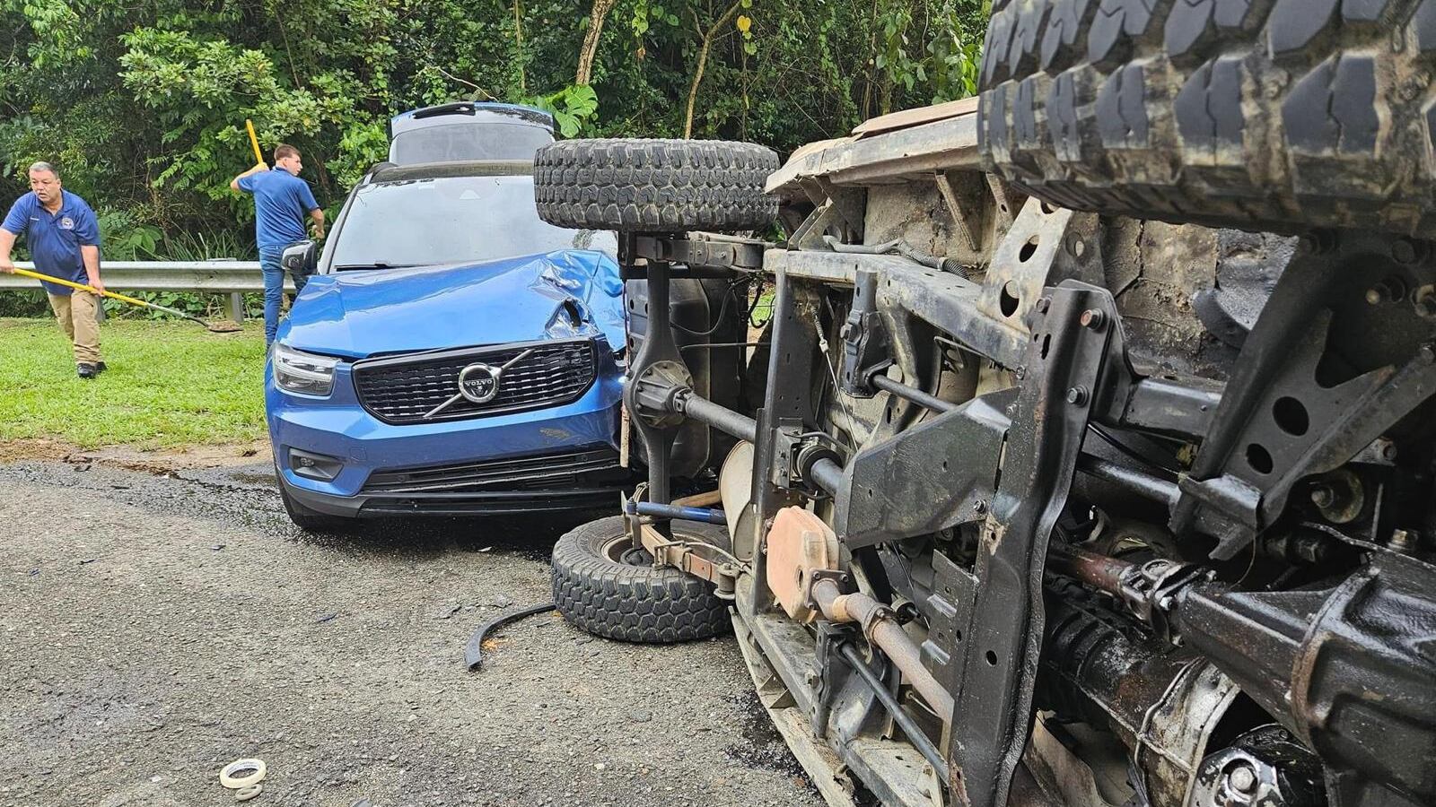 Accidente con varios carros en la PR-10 de Utuado.