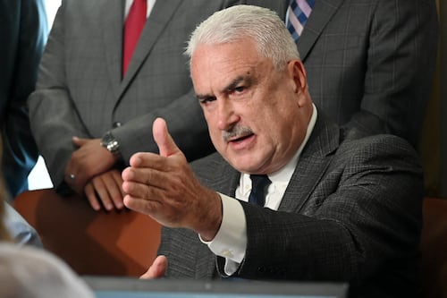 Rivera Schatz reta a la Gobernadora sobre alegación de contratos cancelados: “Que diga cuáles son”