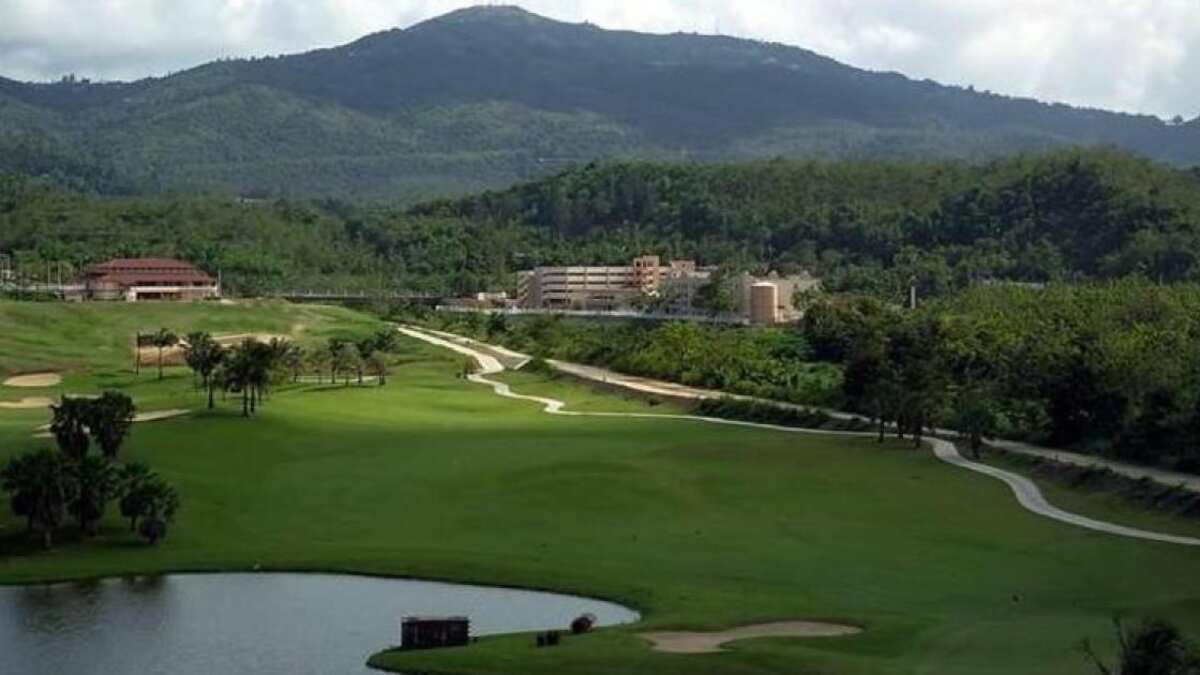 Vista del campo de golf del complejo Caguas Real, donde se realizarán los encuentros con los jóvenes de Cayey.
