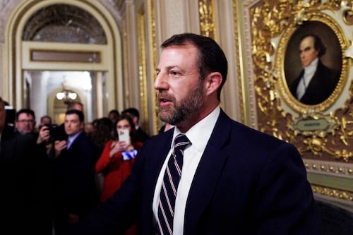 Senador de Oklahoma es confirmado para dirigir Seguridad Nacional de EE. UU. tras destitución de Kristi Noem