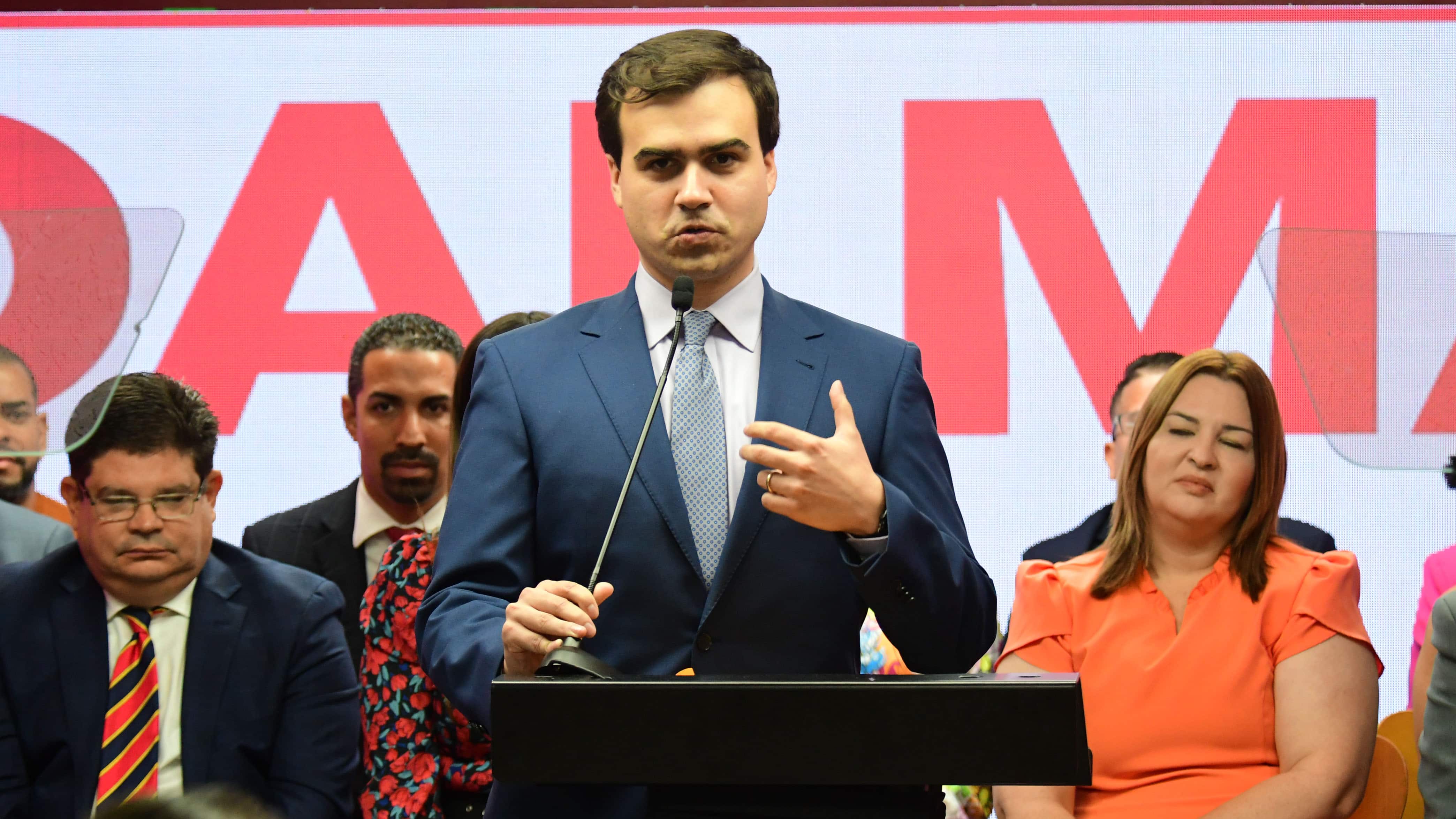 Pablo José Hernández.