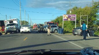 Accidente en la carretera #110 en Aguadilla.
