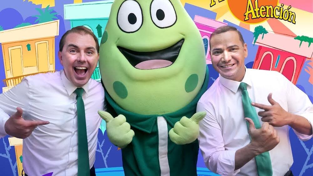 Víctor Rivera de "Atención Atención" junto al salsero Víctor Manuelle.