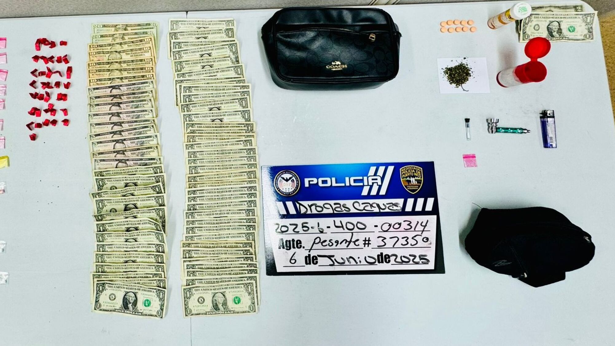 Arrestan a dos hombres e intervienen con un menor de 17 años en operativo policiaco en Juncos