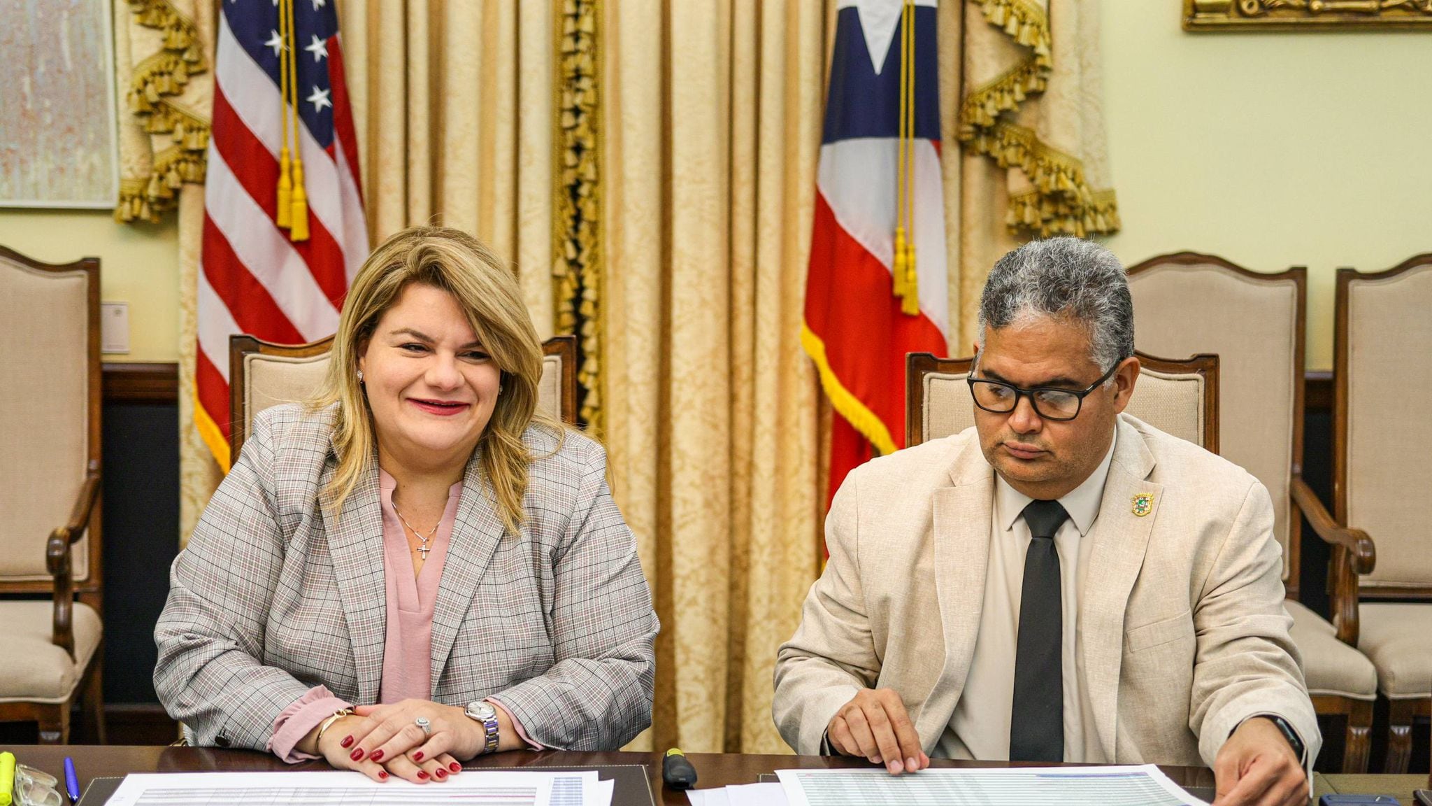 La gobernadora de Puerto Rico junto al presidente de la AAA.