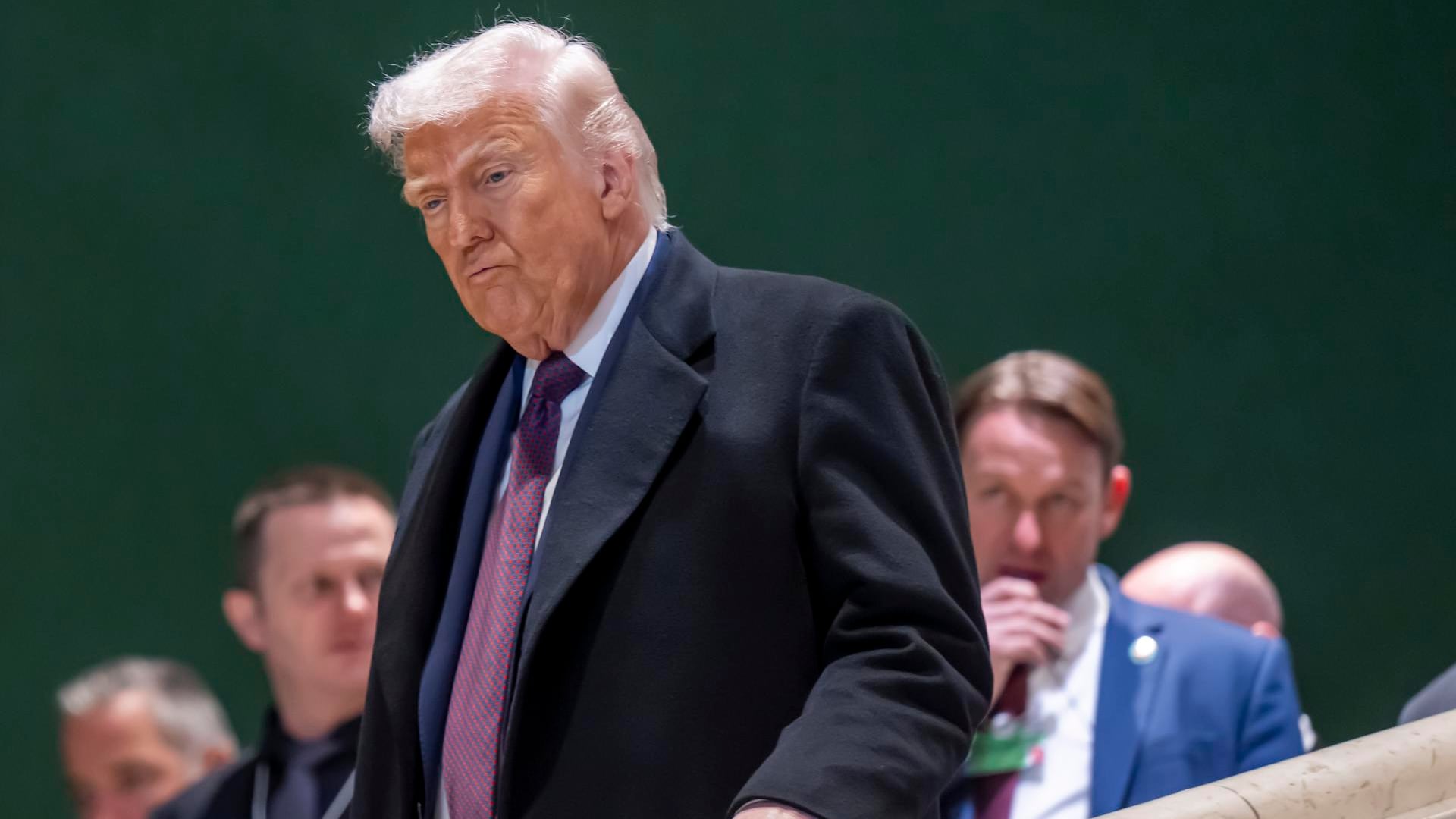 Trump demanda a JPMorgan por 5.000 millones de dólares por excluirlo del banco