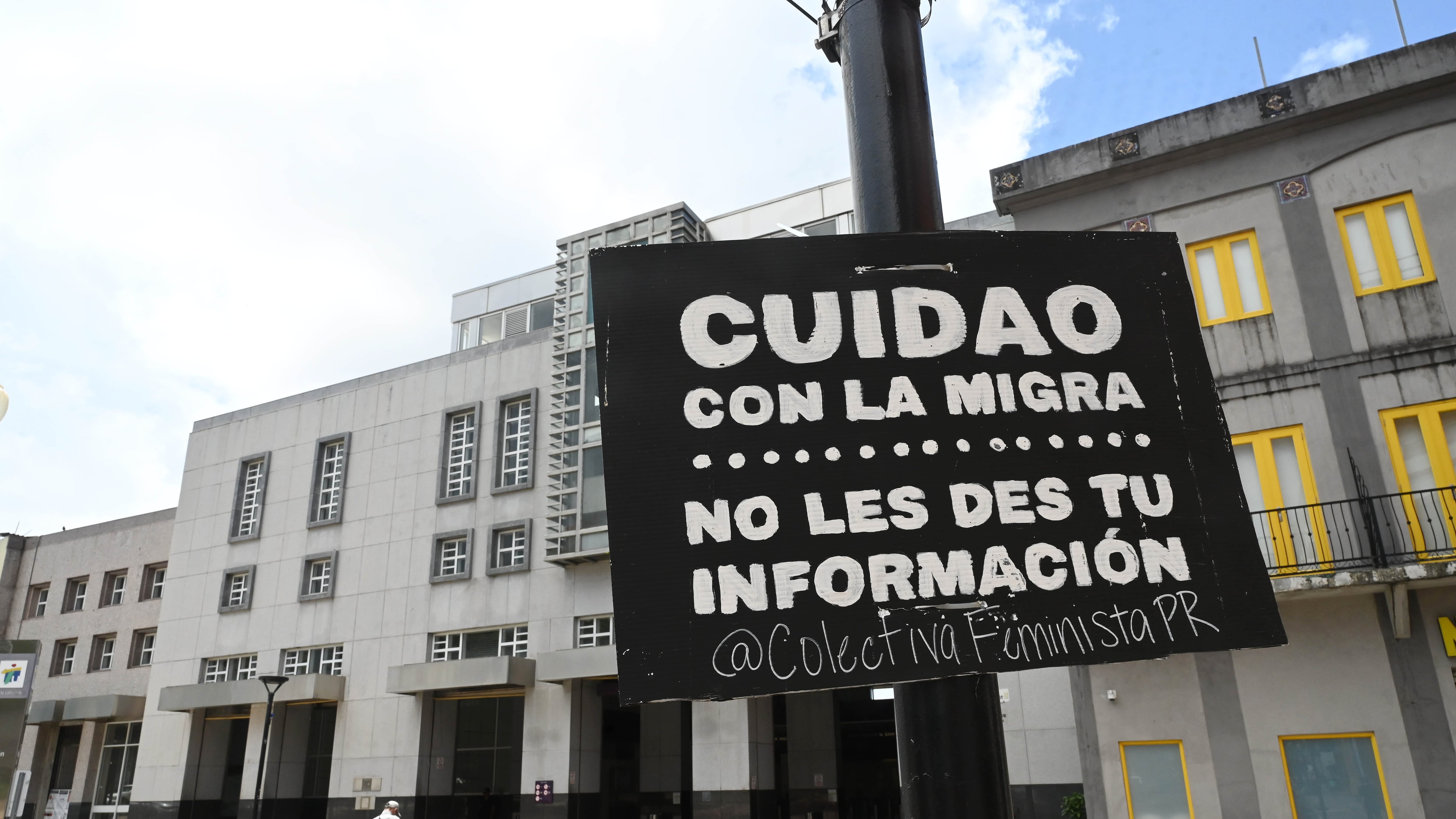 Cartel, Cuidado con la Migra, de Colectiva Feminista