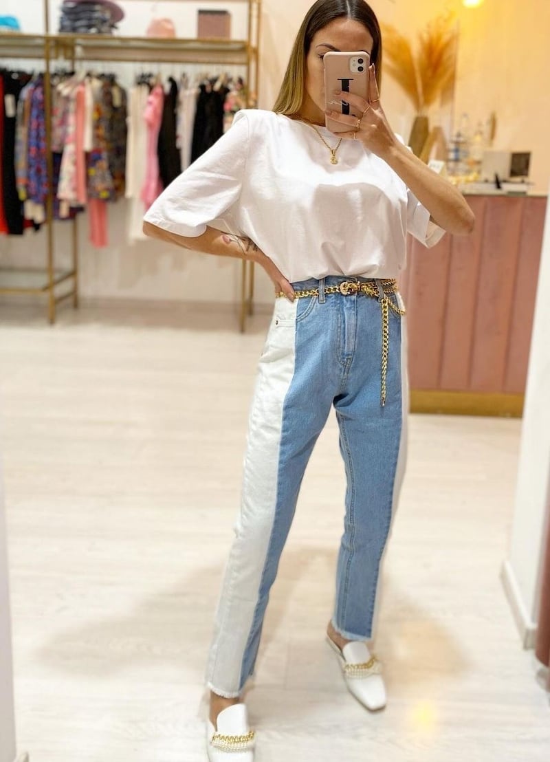 ¿Cómo llevar jeans bicolor con calzado cómodo (y con estilo)?
