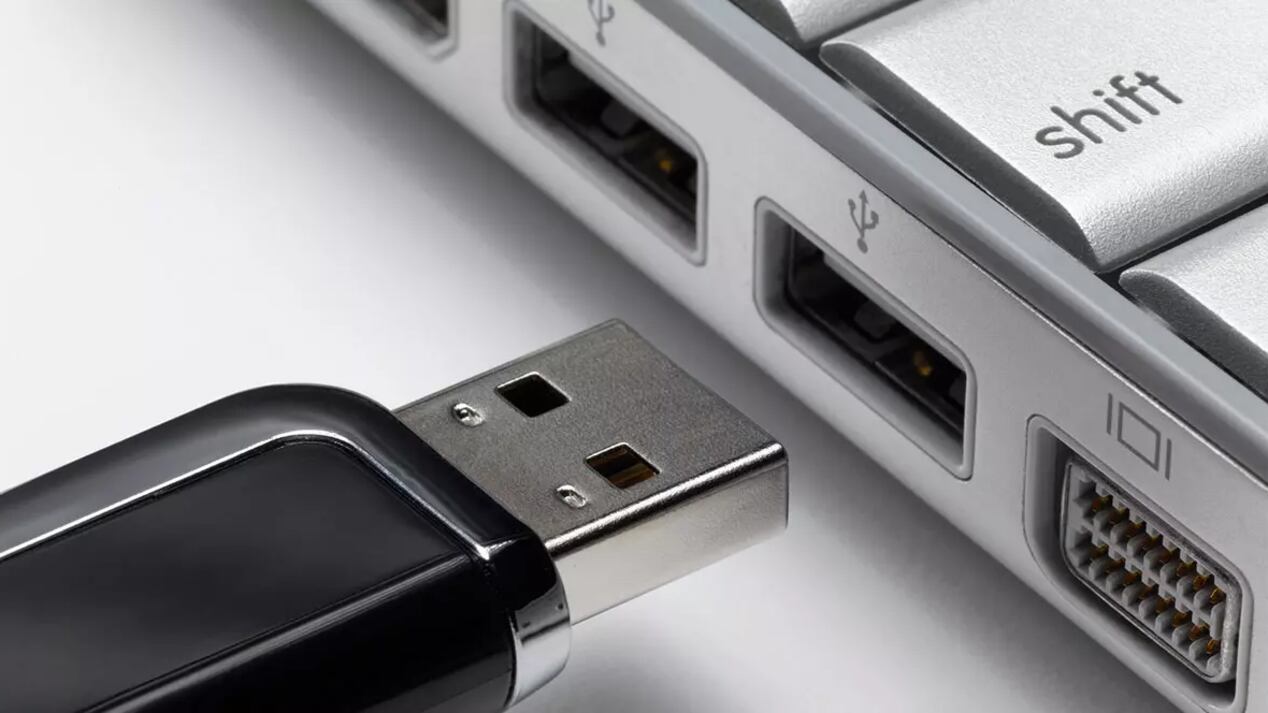 Los colores en los puertos USB de tu computadora tienen una razón de ser muy concreta. Hoy te explicamos qué representa cada tono.