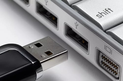 ¿Por qué hay tantos colores en las conexiones USB?
