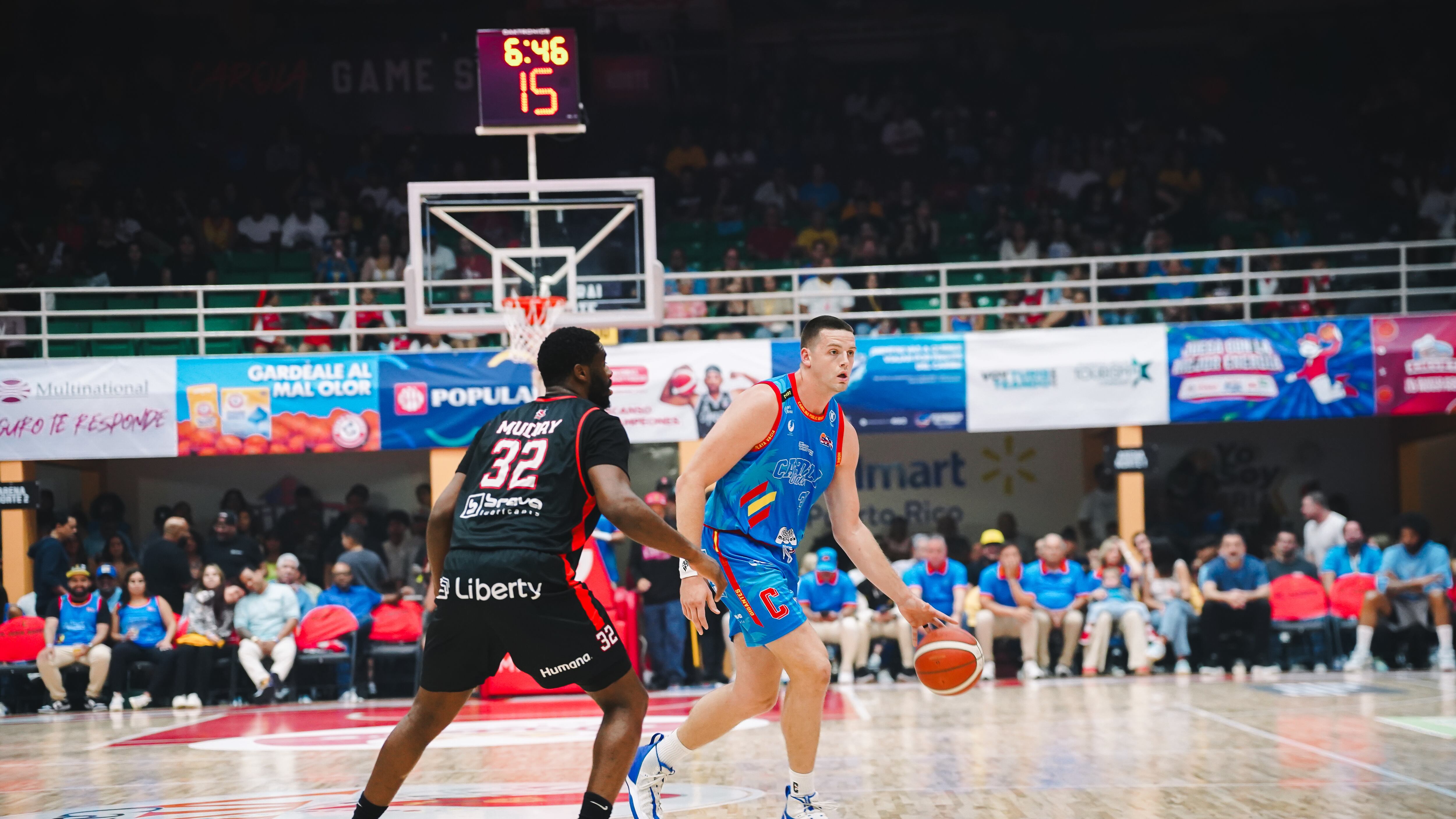 Scottie James defendido por Robert Harris