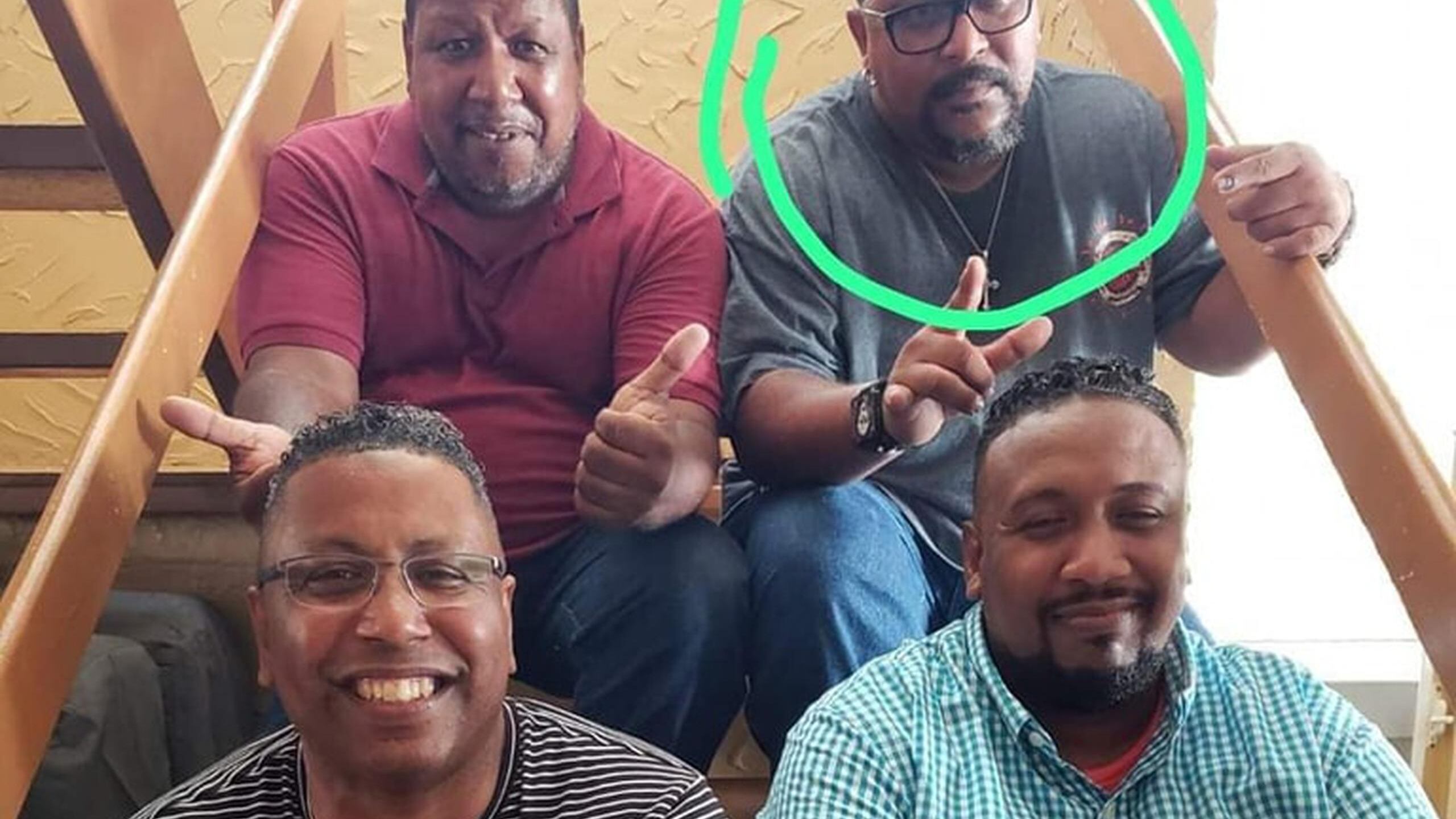 Levi Correa al lado de Nino Correa.