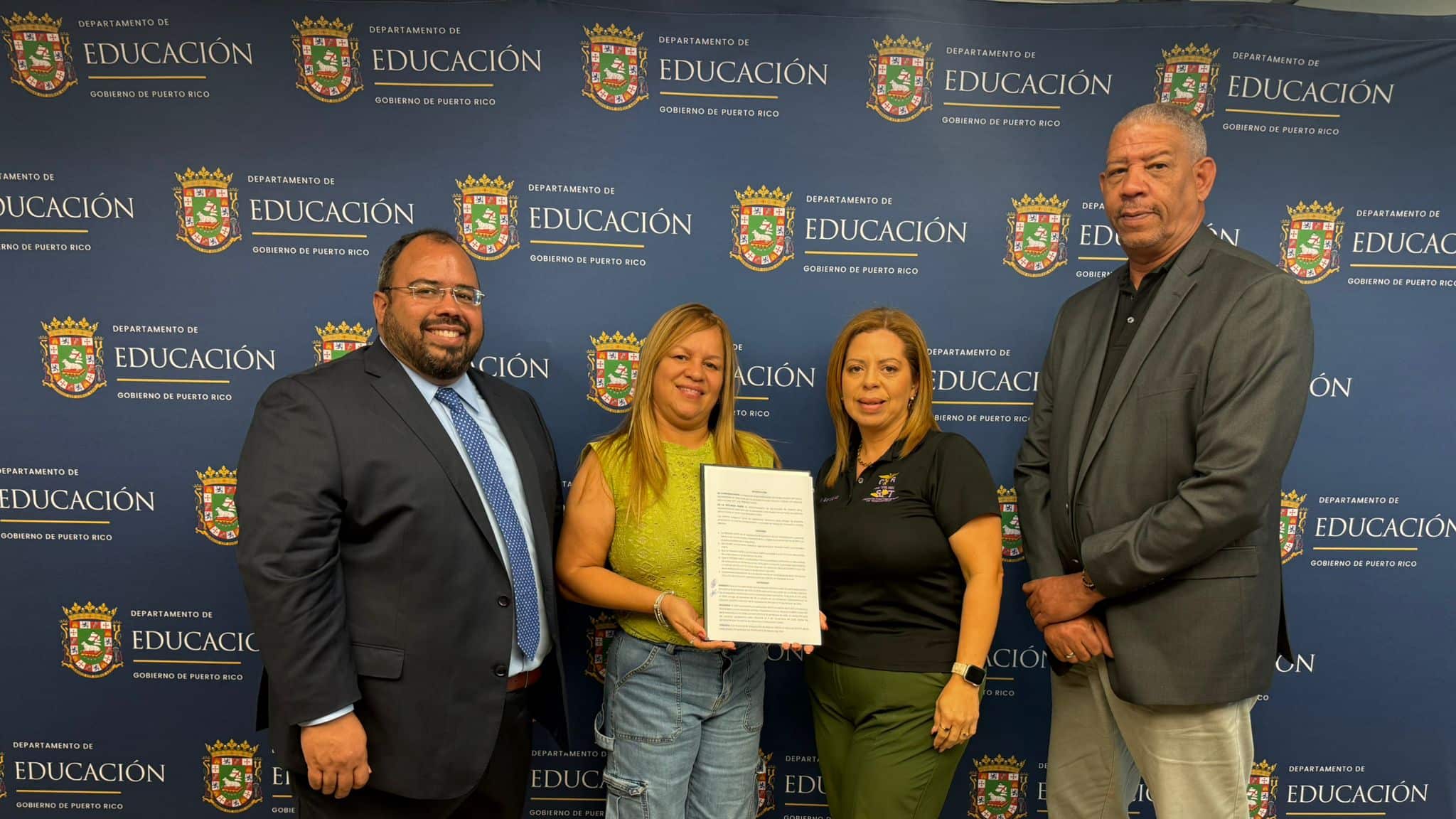 Firman restitución del salario a conserjes y personal de mantenimiento.