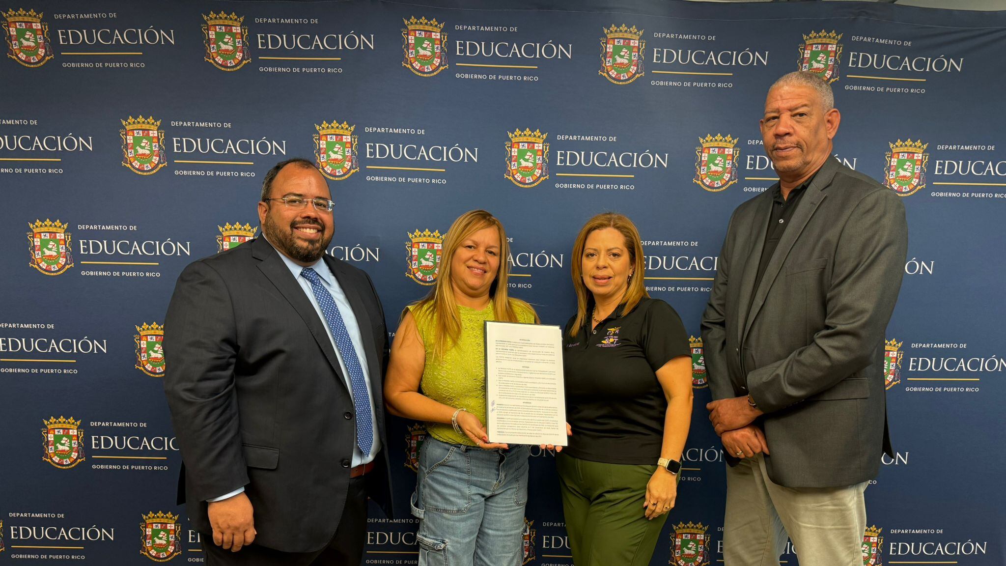 Firman restitución del salario a conserjes y personal de mantenimiento.