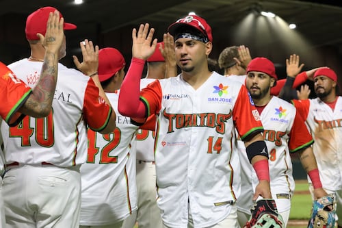 Toritos de Cayey se apuntan la décima en jornada lluviosa