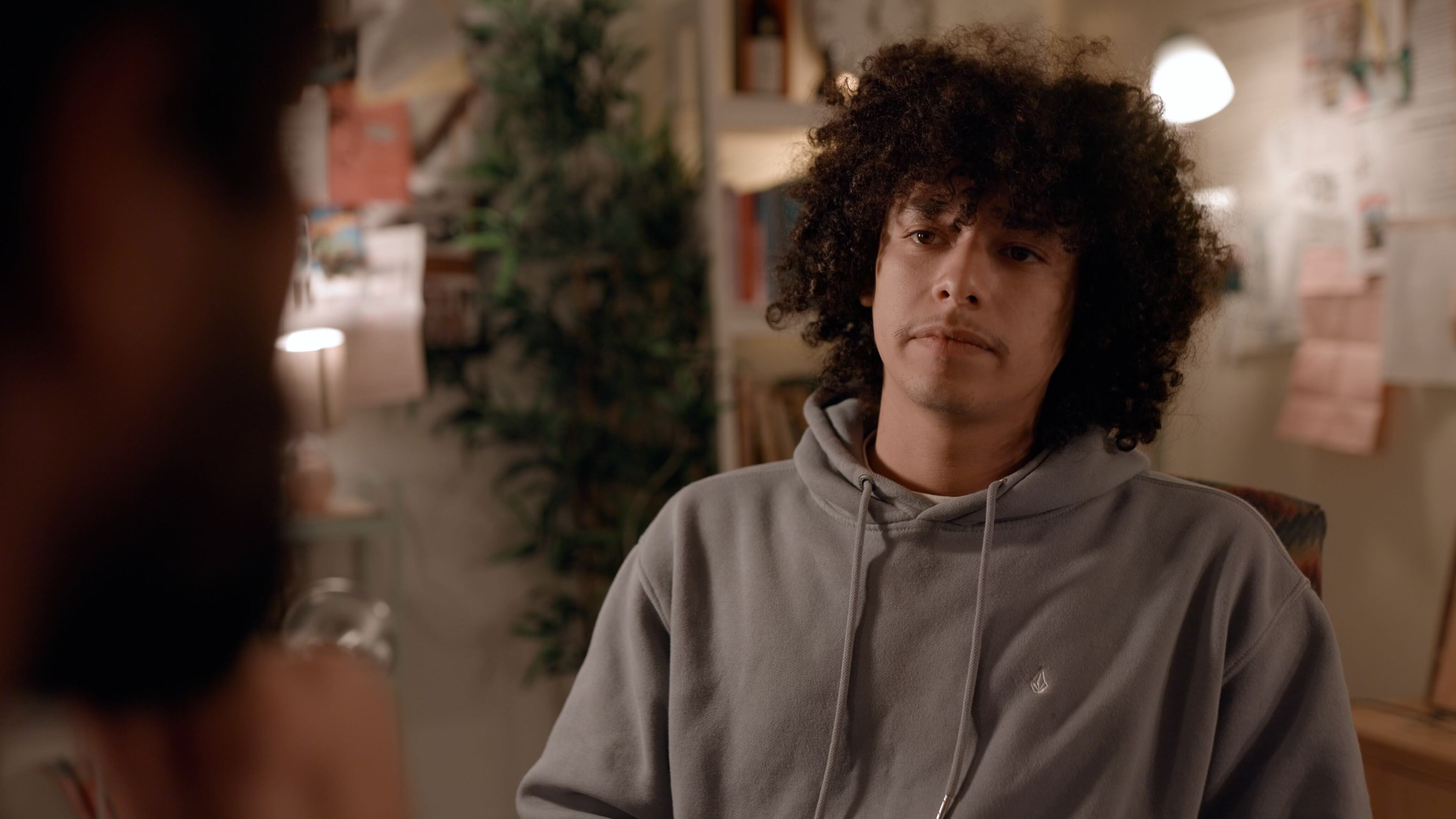 Vei Habache (Héctor Javier Echevarría), con abrigo gris, protagoniza el proyecto.