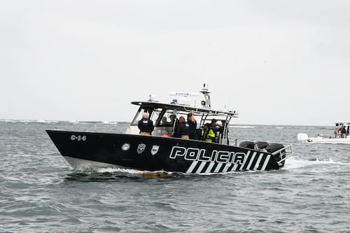 Mujer fallece tras naufragio frente a Caja de Muertos