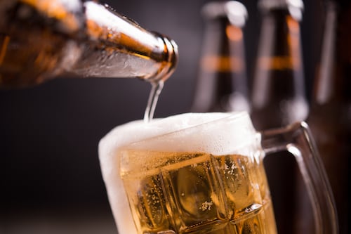 Negocios que vendan alcohol en Mayagüez deberán cumplir con nuevas medidas de seguridad