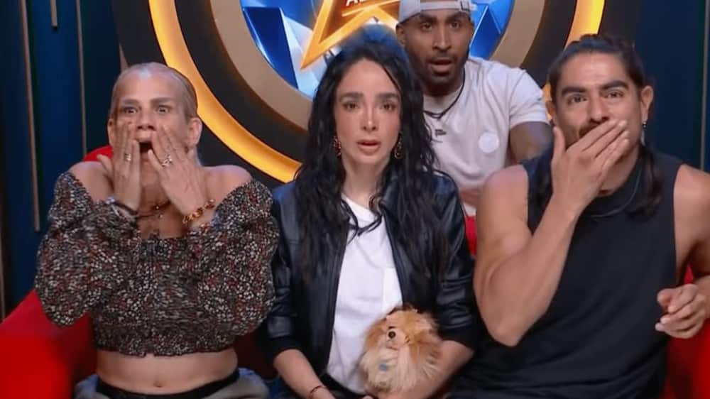 Niurka, Manelyk, "Caramelo" y "Rey Grupero", habitantes de Agua.