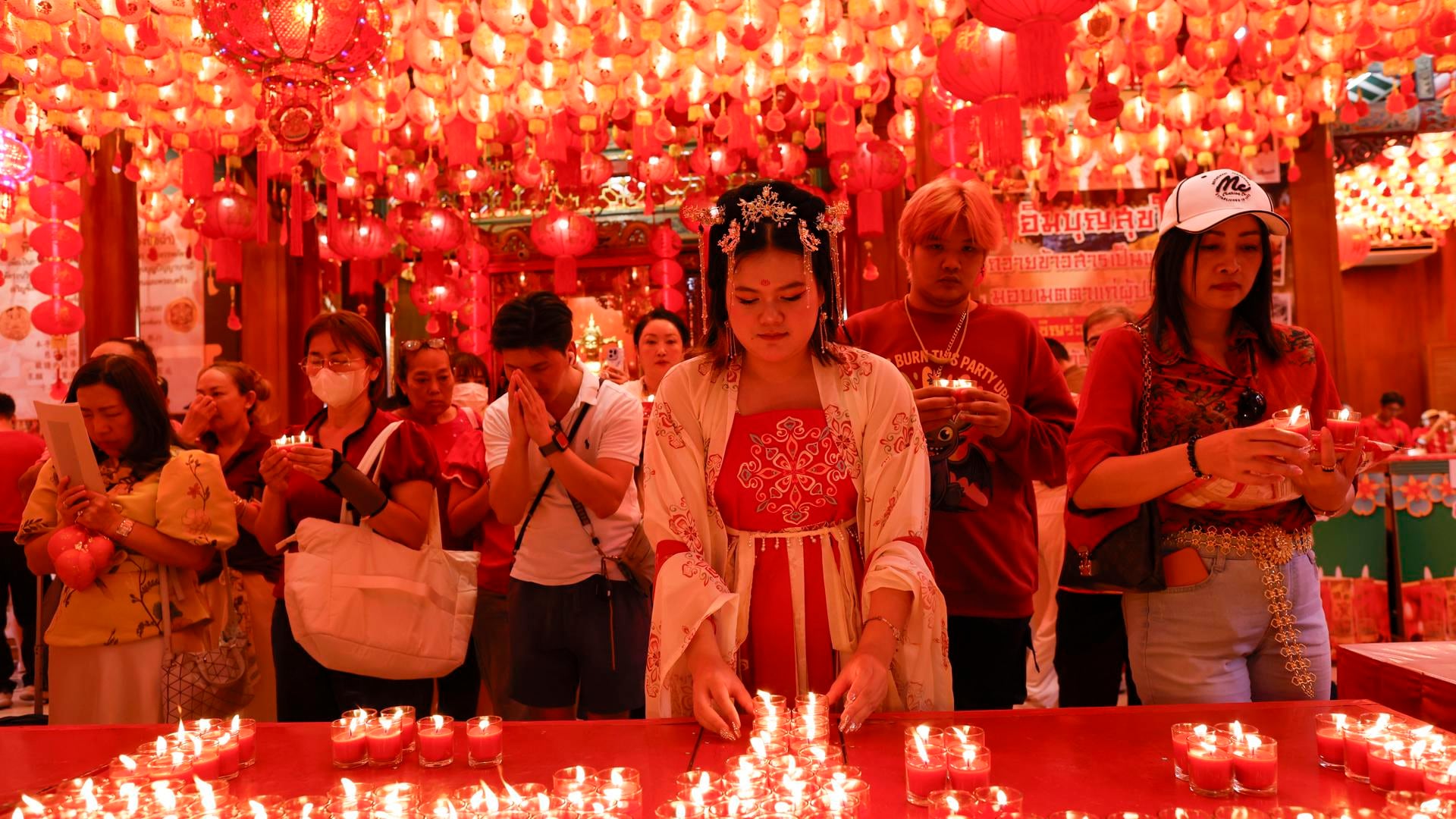 China y su diáspora celebran el Año Nuevo lunar: desplazamientos, banquetes y luces