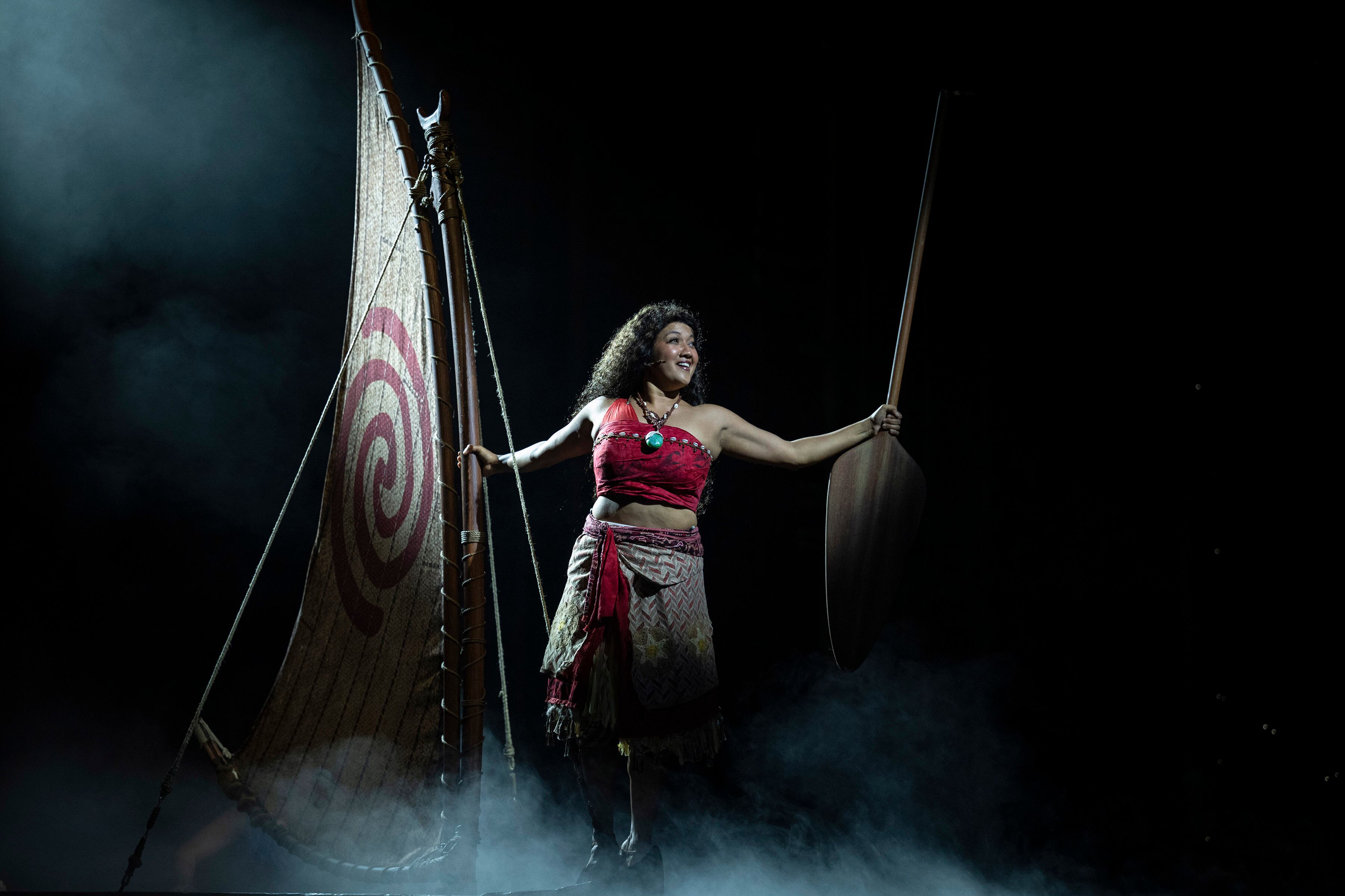 “Disney The Tale of Moana” da vida por primera vez a la historia de aventuras de Moana en el Walt Disney Theatre a bordo del nuevo barco de Disney Cruise Line, el Disney Treasure. Con una escenografía y una música llena de elementos de la cultura de las Islas del Pacífico que inspiran el clásico cuento de iniciación, esta innovadora producción sumergirá al público en una aventura transformadora por tierra y mar. Los visitantes vivirán la historia de Moana como nunca antes, con nuevas canciones, marionetas a gran escala y efectos especiales innovadores.