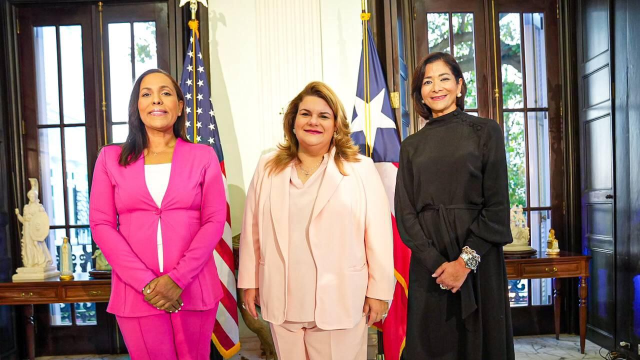 Gobernadora junto a nominadas a Justicia y Estado