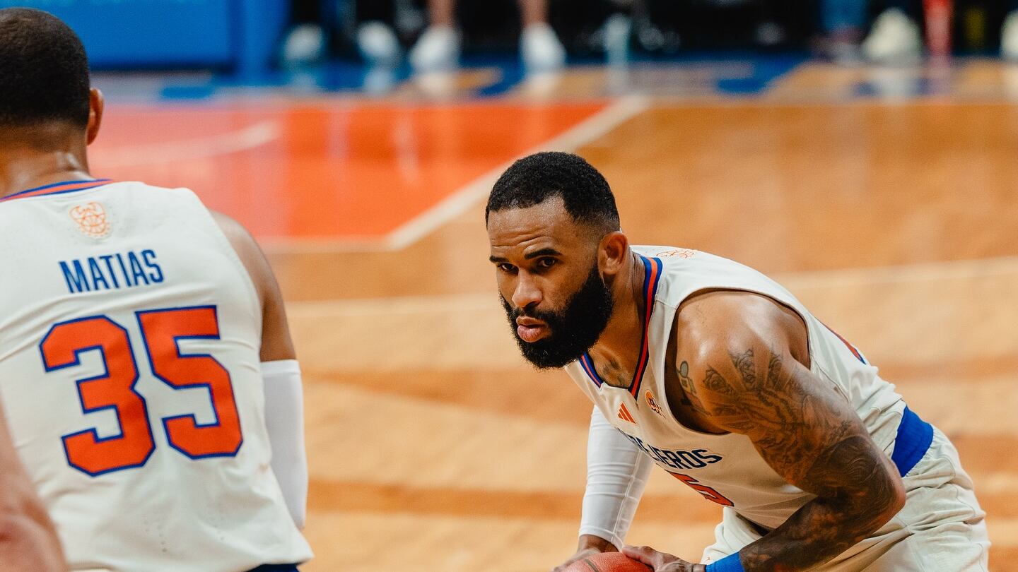 Los Cangrejeros de Santurce vencieron a los Vaqueros de Bayamón en tres tiempos extra.