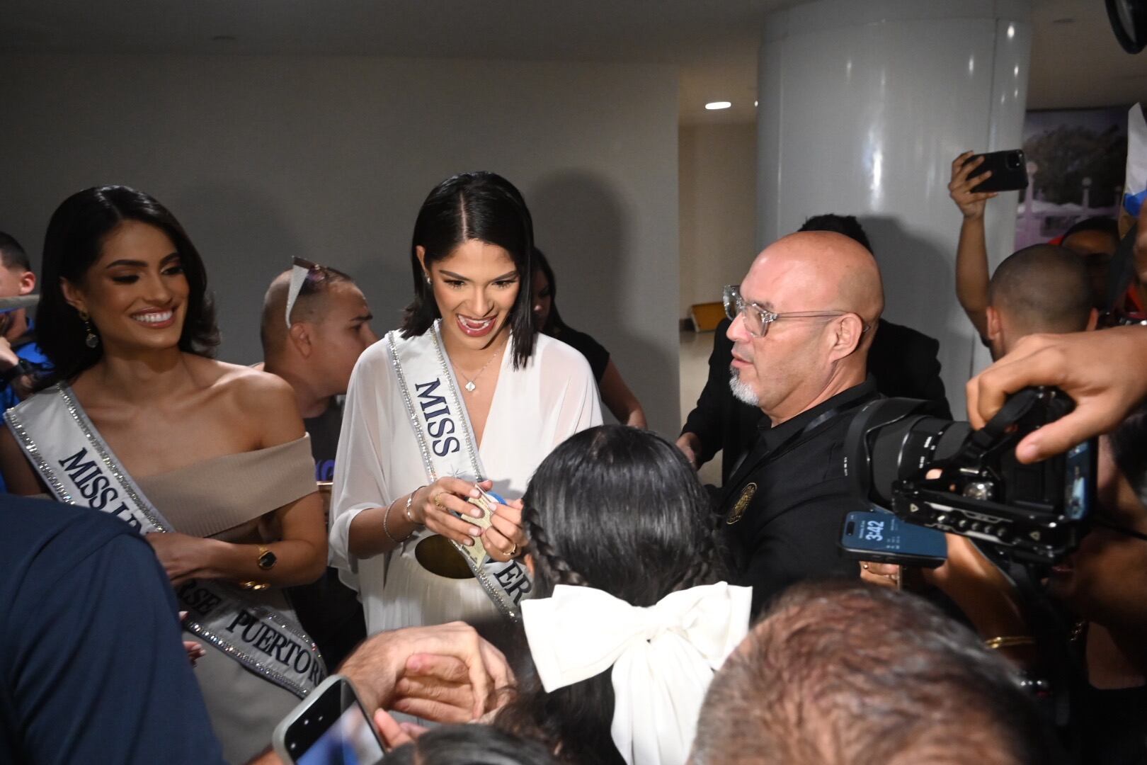 La Miss Universe ,Sheynnis Palacio, llega a Puerto Rico. Aeropuerto Luis muñoz Marin, Carolina.Metro PR 26 de junio de 2024