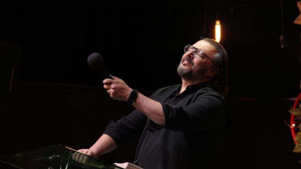 Rodrigo Abed predica la palabra de Dios por definición, no por religión.