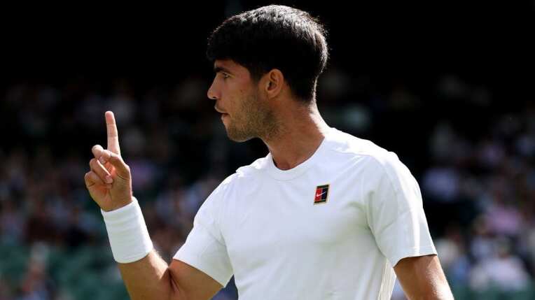 Carlos Alcaraz pasó a las semifinales de Wimbledon.