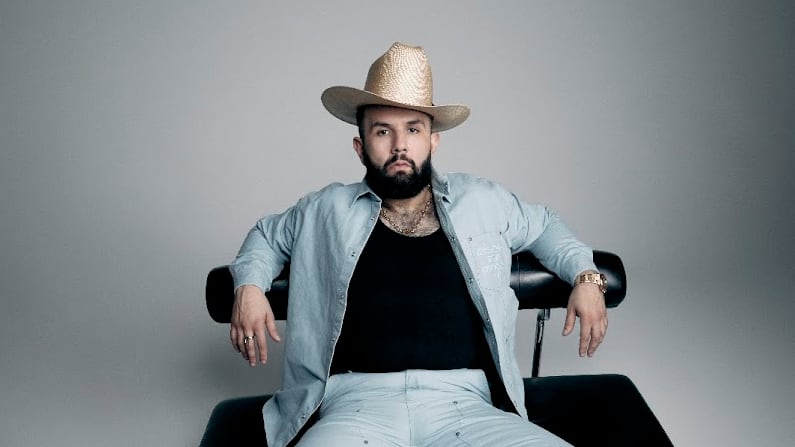 Carin León llega a Colombia con su presentación más grande en el Estadio El Campín