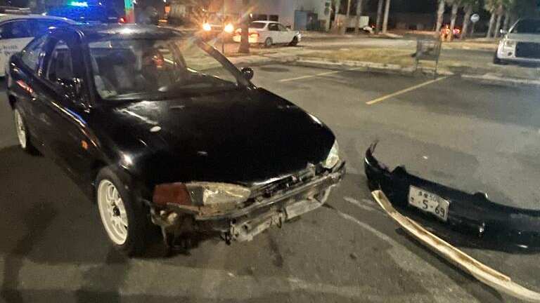Auto involucrado en robo de catalítico en centro comercial de Hatillo.