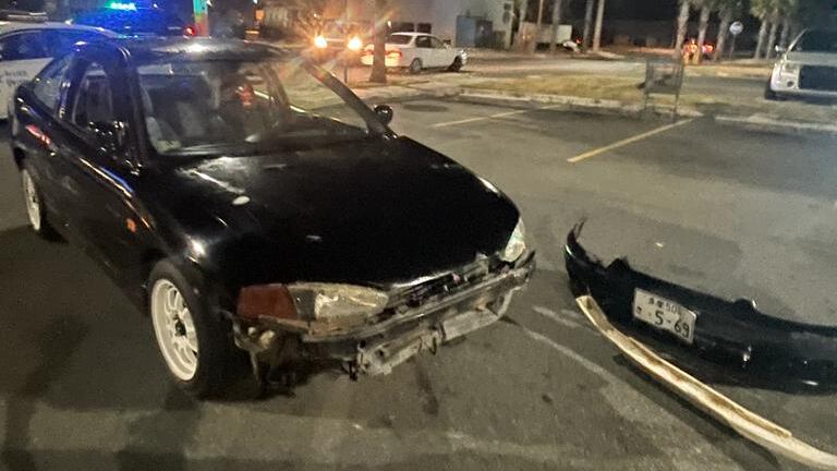 Auto involucrado en robo de catalítico en centro comercial de Hatillo.