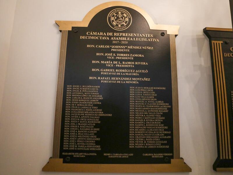 Tarja conmemorativa de la 18va Asamblea Legislativa de Puerto Rico.