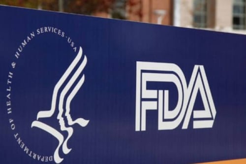 FDA aprueba primer tratamiento oral para la depresión posparto 