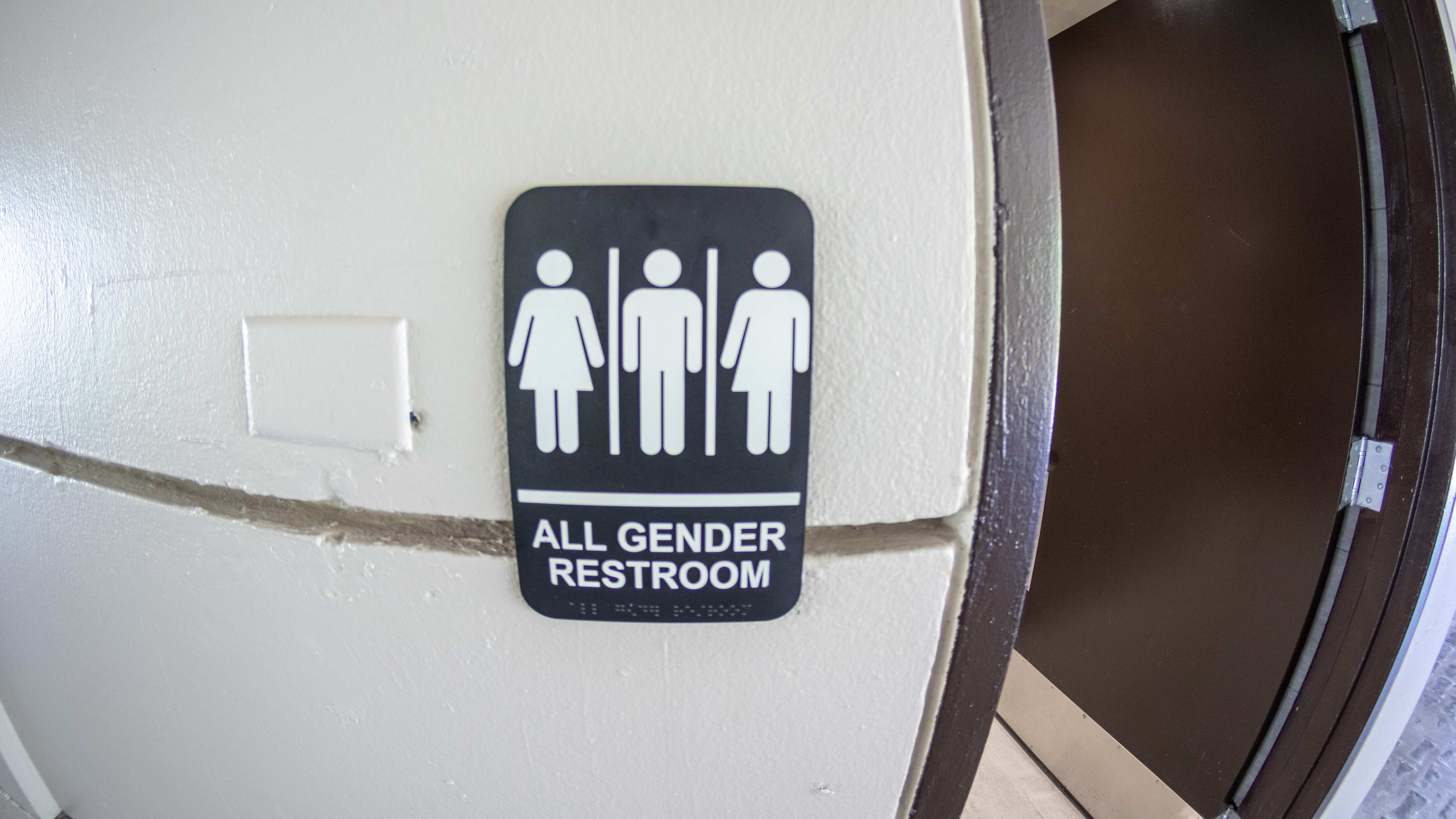 Primer baño inclusivo en la UPR de Carolina.