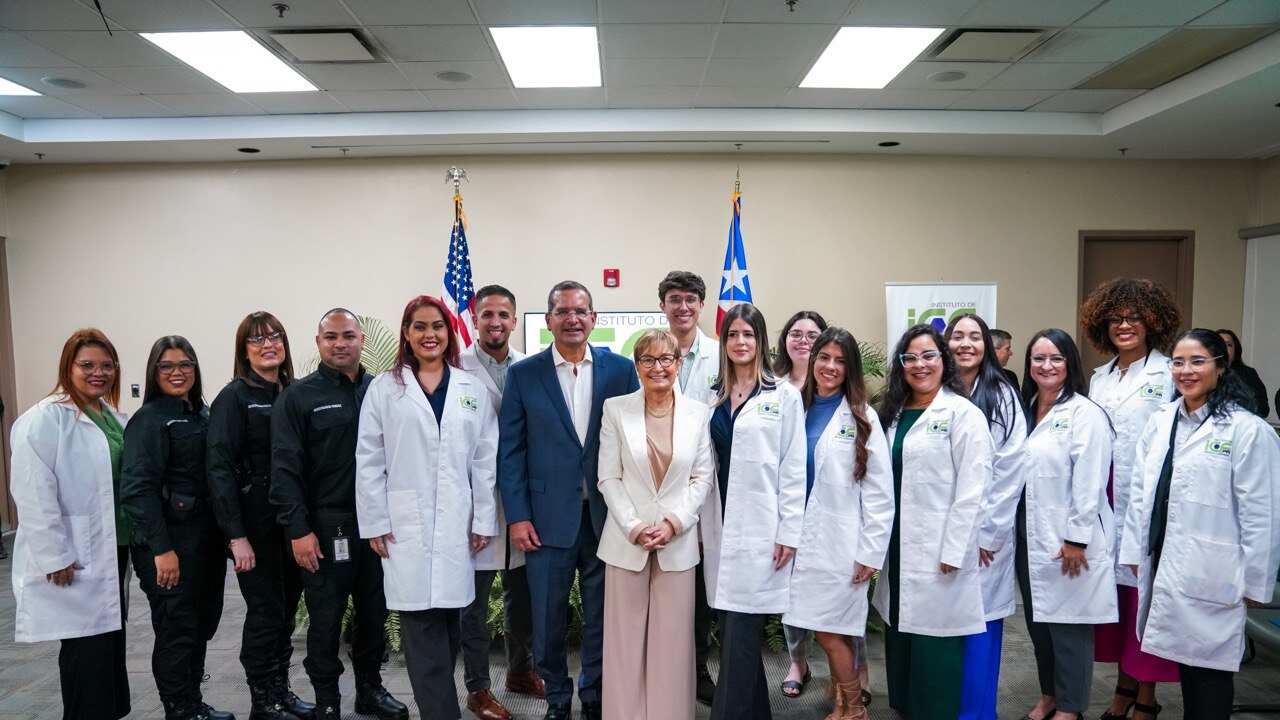 Ciencias Forenses gradúa nuevos peritos dedicados al análisis científico de evidencia.