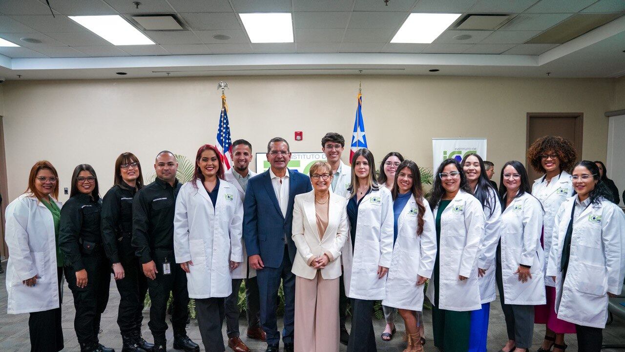 Ciencias Forenses gradúa nuevos peritos dedicados al análisis científico de evidencia.