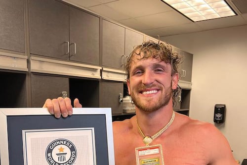 Logan Paul pone en subasta una carta de Pokémon valorada en millones