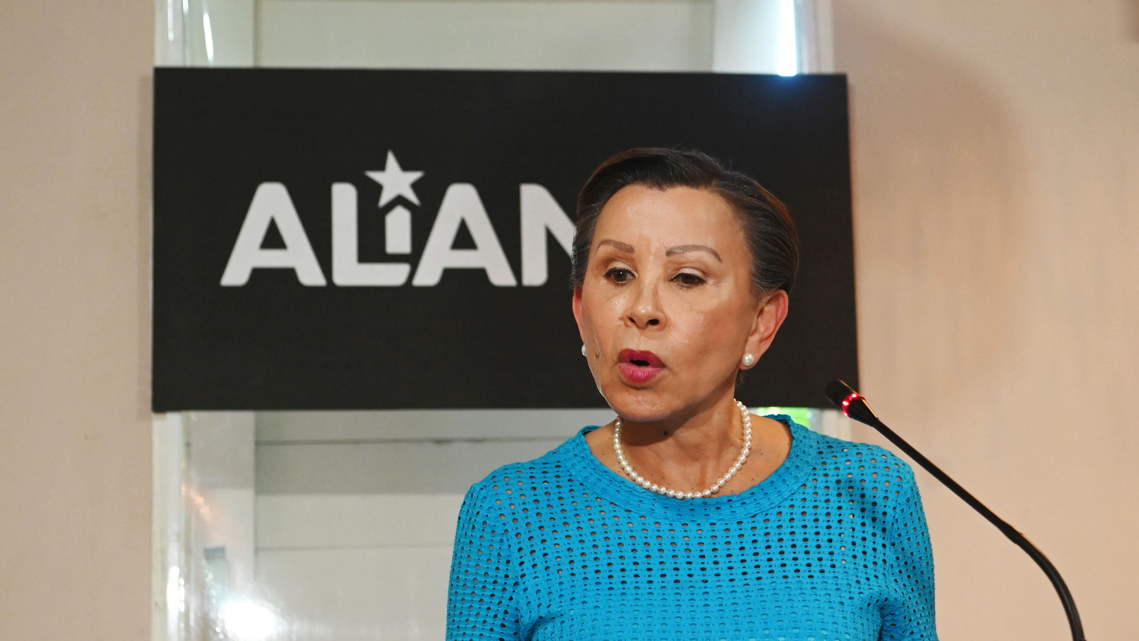 Las congresistas Nydia Velázquez y Alexandria Ocasio Cortez