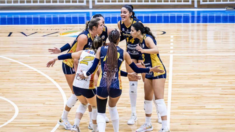 Cangrejeras de Santurce en la Liga Superior de Voleibol Femenino.