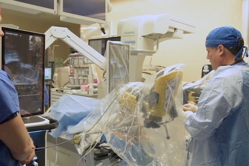 Professional Hospital Guaynabo implementa sistema robótico para cirugía de próstata agrandada