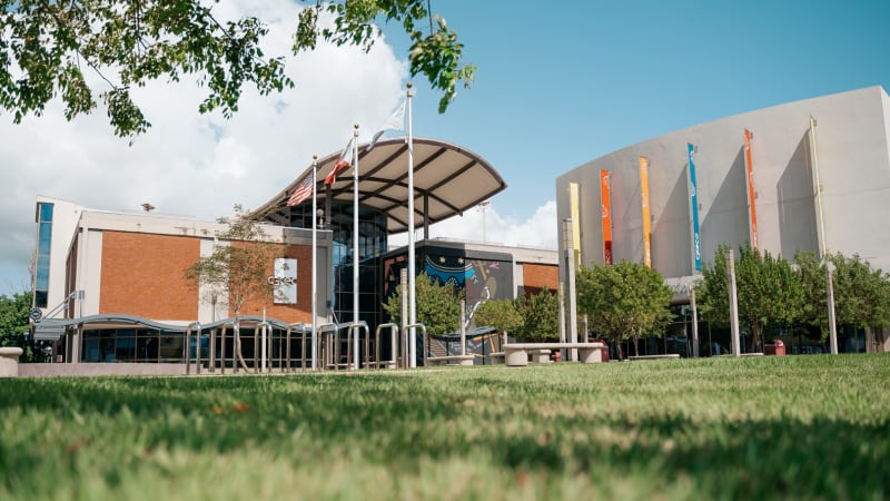 Lanzan convocatoria para programa de becas de inmersión tecnológica