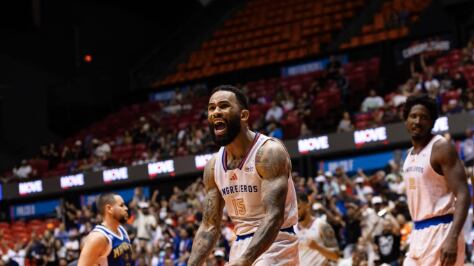 Walter Hodge celebra victoria de los Cangrejeros frente a los Osos de Manatí